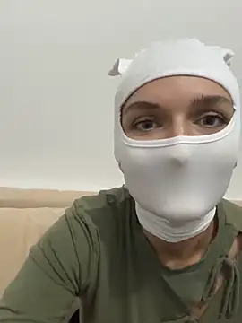 Nikki Hoee online show from October 2025 05:01:01 PM