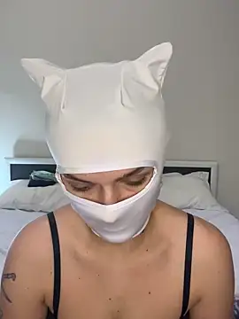 Nikki Hoee online show from November 2025 02:32:02 PM