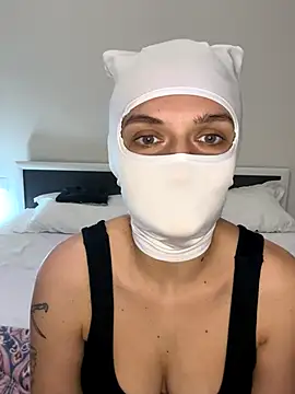 Nikki Hoee online show from November 2025 01:37:02 PM