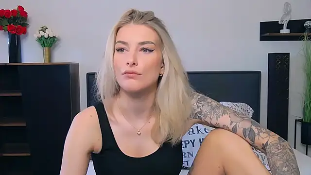 Lia Benini online show from March 2026 01:11:01 PM