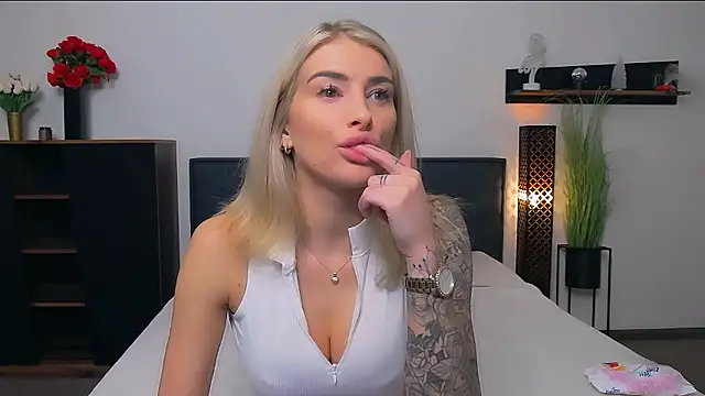 Lia Benini online show from January 2026 10:22:02 AM