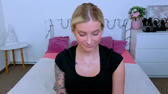 Lia Benini online show from March 2026 12:31:02 PM