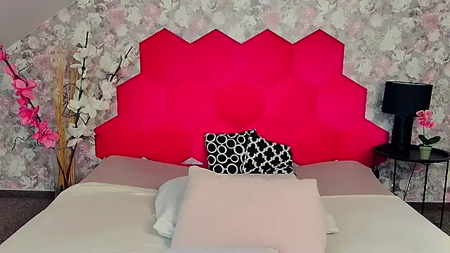 Lia Benini online show from March 2026 01:48:02 PM