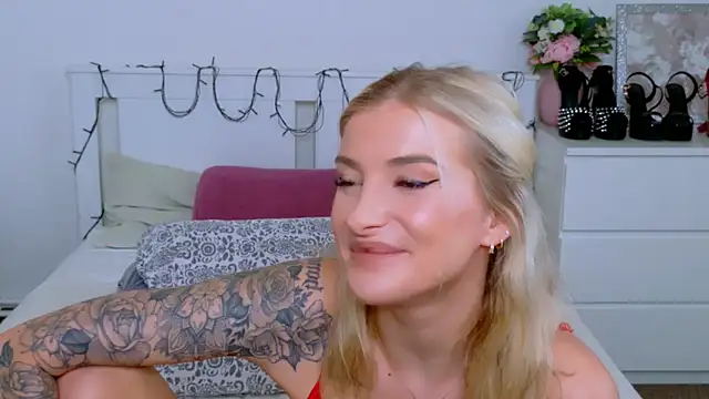 Lia Benini online show from March 2026 01:38:02 PM