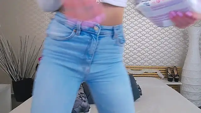 Lia Benini online show from March 2026 01:29:02 PM