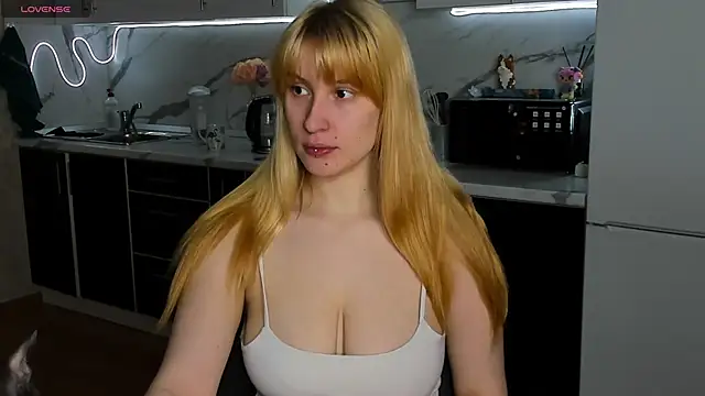 Snapshot of Sweet_white_chocolate chatting on February 2026 06:01:02 AM Sweet white chocolate online show from February 2026 06:01:02 AM