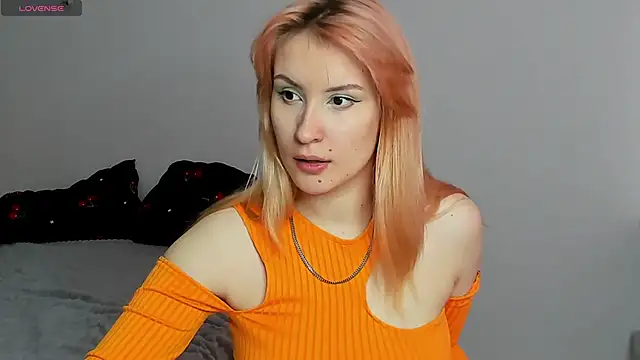 Snapshot of Sweet_white_chocolate chatting on May 2026 10:10:01 AM Sweet white chocolate online show from May 2026 10:10:01 AM