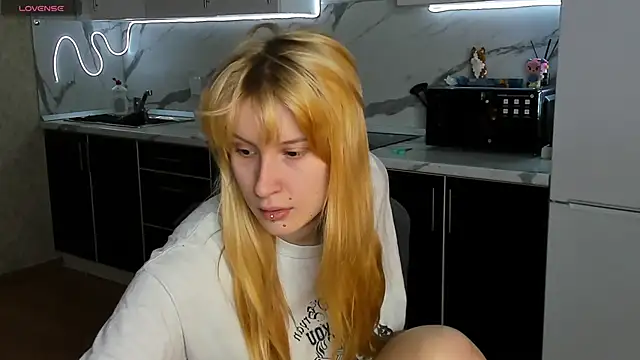 Snapshot of Sweet_white_chocolate chatting on February 2026 06:11:01 AM Sweet white chocolate online show from February 2026 06:11:01 AM