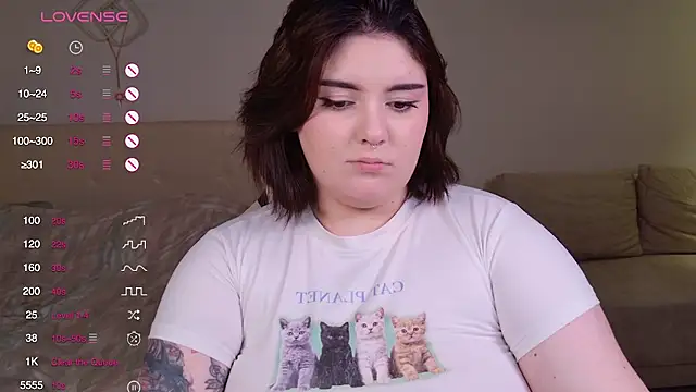 Snapshot of YumiYammy chatting on December 2025 08:19:01 PM YumiYammy online show from December 2025 08:19:01 PM