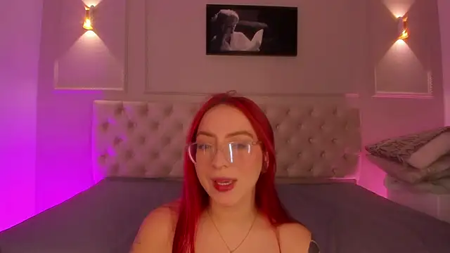 Snapshot of anniemartinezz chatting on September 2025 01:33:01 PM anniemartinezz online show from September 2025 01:33:01 PM
