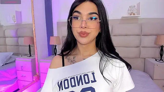 Snapshot of RoseCassie chatting on October 2025 01:34:01 PM RoseCassie online show from October 2025 01:34:01 PM