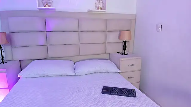 RoseCassie online show from October 2025 01:32:01 PM