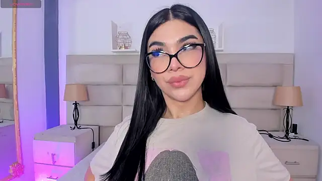 Snapshot of RoseCassie chatting on October 2025 01:02:01 PM RoseCassie online show from October 2025 01:02:01 PM