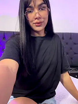 RoseCassie online show from November 2025 01:04:01 PM