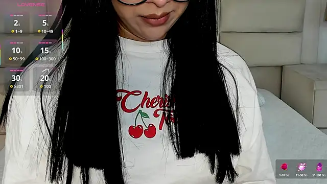 Snapshot of RoseCassie chatting on October 2025 01:45:01 PM RoseCassie online show from October 2025 01:45:01 PM