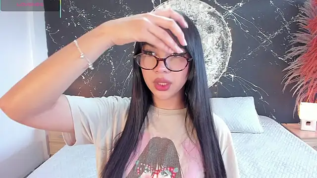 RoseCassie online show from December 2025 02:00:02 PM