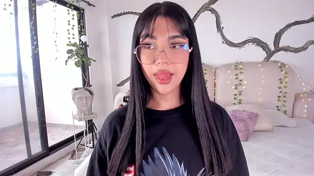 RoseCassie online show from October 2025 01:54:01 PM