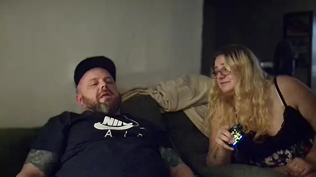 Thickirishcock850 online show from April 2026 07:04:01 AM