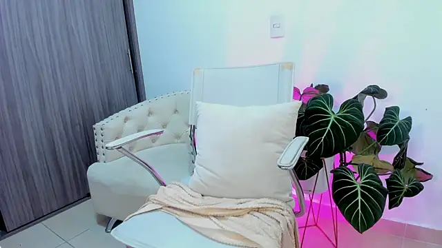 Sara Leblanc online show from October 2025 03:13:02 PM