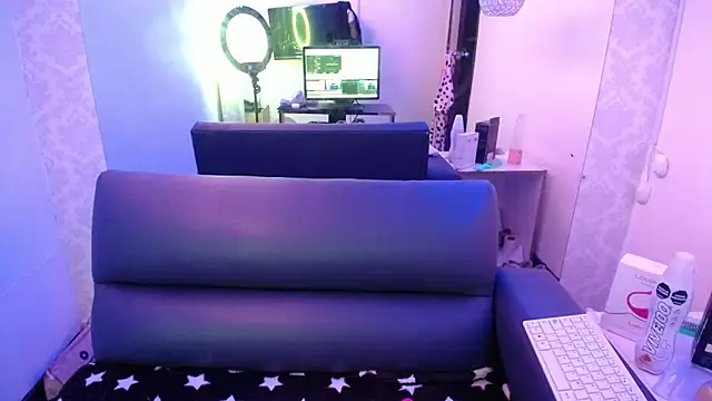 mia collens online show from February 2026 10:49:02 PM