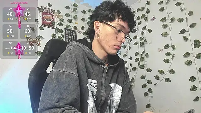 Snapshot of skinny_dann chatting on March 2025 03:04:01 AM skinny dann online show from March 2025 03:04:01 AM