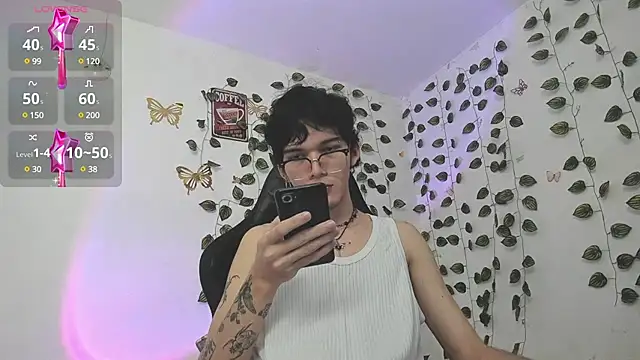 Snapshot of skinny_dann chatting on February 2025 01:21:01 AM skinny dann online show from February 2025 01:21:01 AM