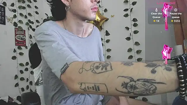 Snapshot of skinny_dann chatting on October 2025 03:52:02 AM skinny dann online show from October 2025 03:52:02 AM