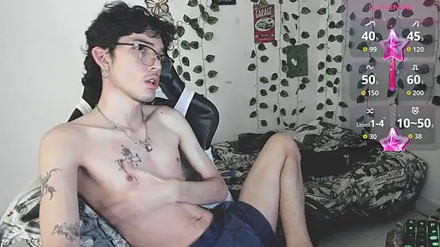 Snapshot of skinny_dann chatting on October 2025 03:40:02 AM skinny dann online show from October 2025 03:40:02 AM