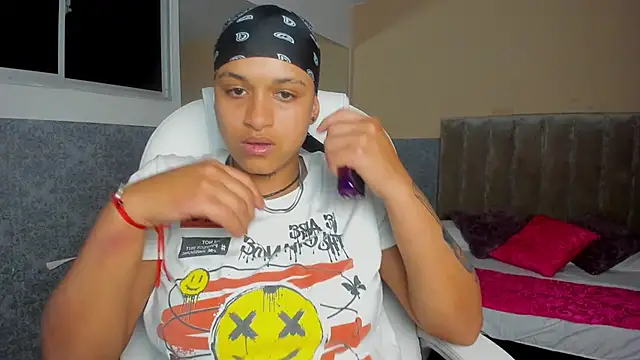 Dominick jones online show from September 2025 04:44:01 AM