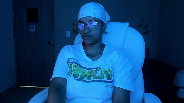 Dominick jones online show from October 2025 12:01:02 AM