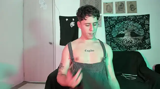 Snapshot of Antonello_Vannucci chatting on January 2025 08:04:01 PM Antonello Vannucci online show from January 2025 08:04:01 PM