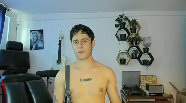 Snapshot of Antonello_Vannucci chatting on February 2025 09:37:02 PM Antonello Vannucci online show from February 2025 09:37:02 PM