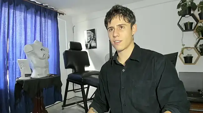 Snapshot of Antonello_Vannucci chatting on March 2025 10:21:02 PM Antonello Vannucci online show from March 2025 10:21:02 PM