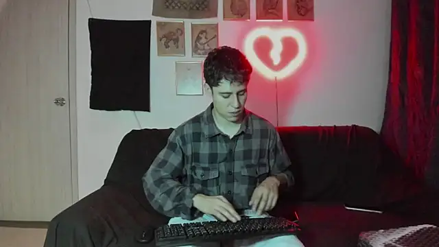 Snapshot of Antonello_Vannucci chatting on January 2025 01:46:02 PM Antonello Vannucci online show from January 2025 01:46:02 PM