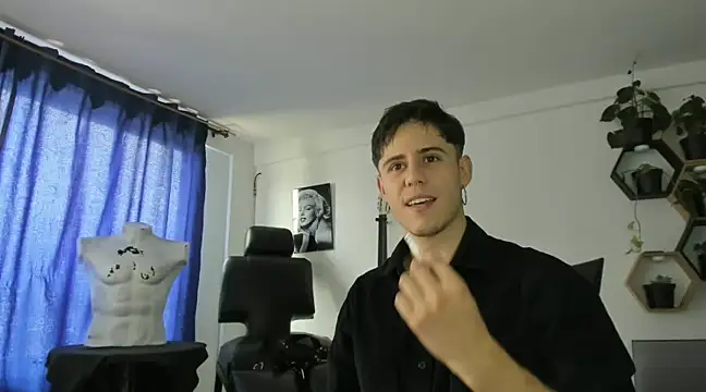 Snapshot of Antonello_Vannucci chatting on March 2025 06:32:02 PM Antonello Vannucci online show from March 2025 06:32:02 PM