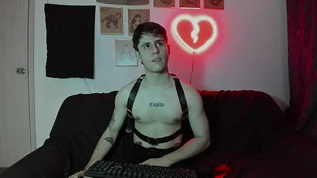 Snapshot of Antonello_Vannucci chatting on January 2025 09:05:01 PM Antonello Vannucci online show from January 2025 09:05:01 PM