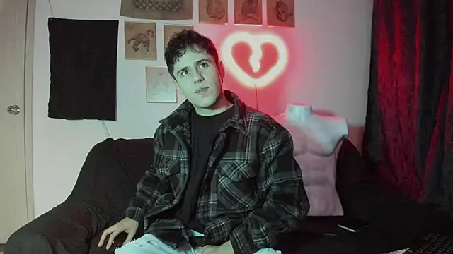 Snapshot of Antonello_Vannucci chatting on January 2025 08:02:01 PM Antonello Vannucci online show from January 2025 08:02:01 PM