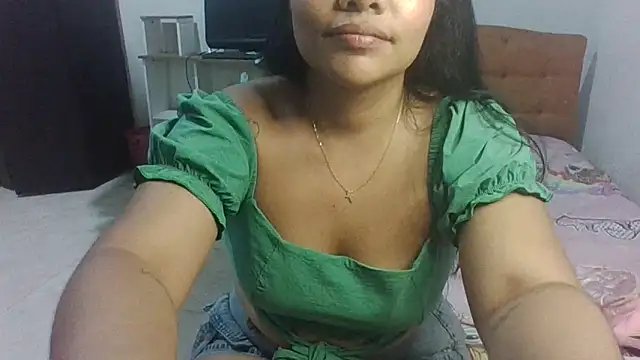 Snapshot of Amber_Bluu chatting on January 2025 03:39:01 AM Amber Bluu online show from January 2025 03:39:01 AM