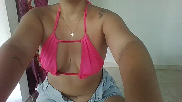 Snapshot of Amber_Bluu chatting on December 2024 04:46:02 PM Amber Bluu online show from December 2024 04:46:02 PM