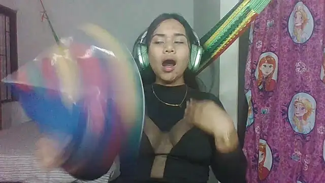 Snapshot of Amber_Bluu chatting on January 2025 11:27:01 PM Amber Bluu online show from January 2025 11:27:01 PM