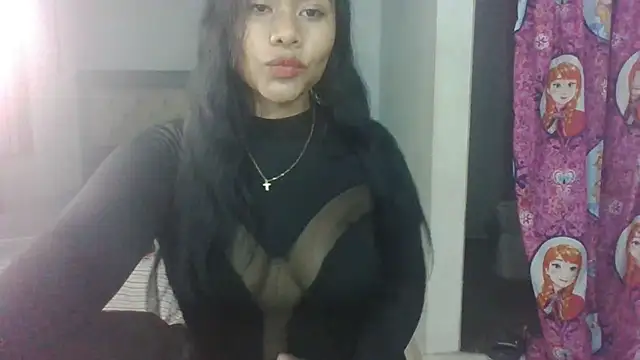 Snapshot of Amber_Bluu chatting on January 2025 02:27:02 AM Amber Bluu online show from January 2025 02:27:02 AM