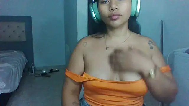 Snapshot of Amber_Bluu chatting on January 2025 10:19:01 AM Amber Bluu online show from January 2025 10:19:01 AM