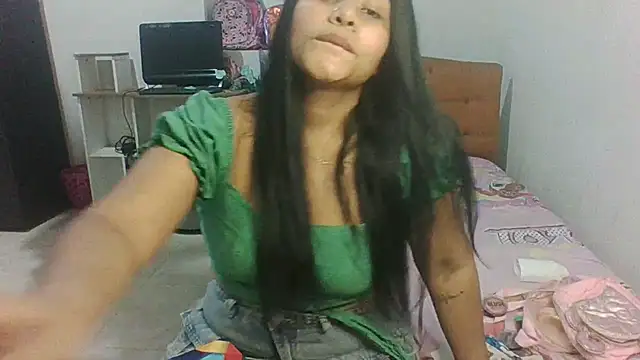 Snapshot of Amber_Bluu chatting on January 2025 12:28:02 AM Amber Bluu online show from January 2025 12:28:02 AM