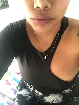 Snapshot of Amber_Bluu chatting on January 2025 01:52:01 PM Amber Bluu online show from January 2025 01:52:01 PM