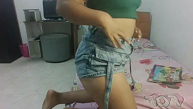 Snapshot of Amber_Bluu chatting on January 2025 03:54:02 PM Amber Bluu online show from January 2025 03:54:02 PM