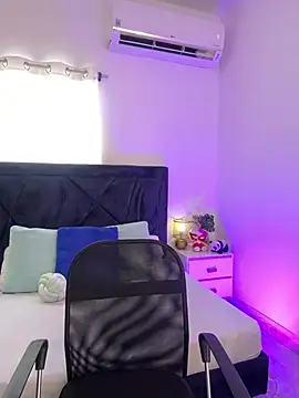 Lily Woodz online show from June 2026 02:45:01 PM