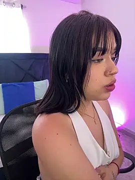 Lily Woodz online show from March 2026 07:03:01 PM