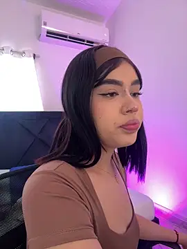 Lily Woodz online show from April 2026 07:09:01 PM