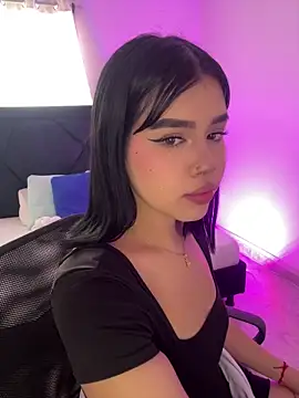 Lily Woodz online show from April 2026 07:38:02 PM