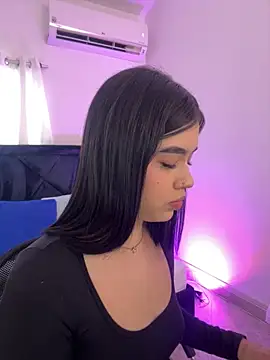 Lily Woodz online show from May 2026 07:11:01 PM